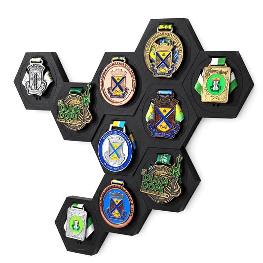 Kit de Porta-Medalhas Hexagonal Colmeia em MDF à Laser MySteps VictoryHive Expositor para Parede + Fita Dupla Face de Fixação