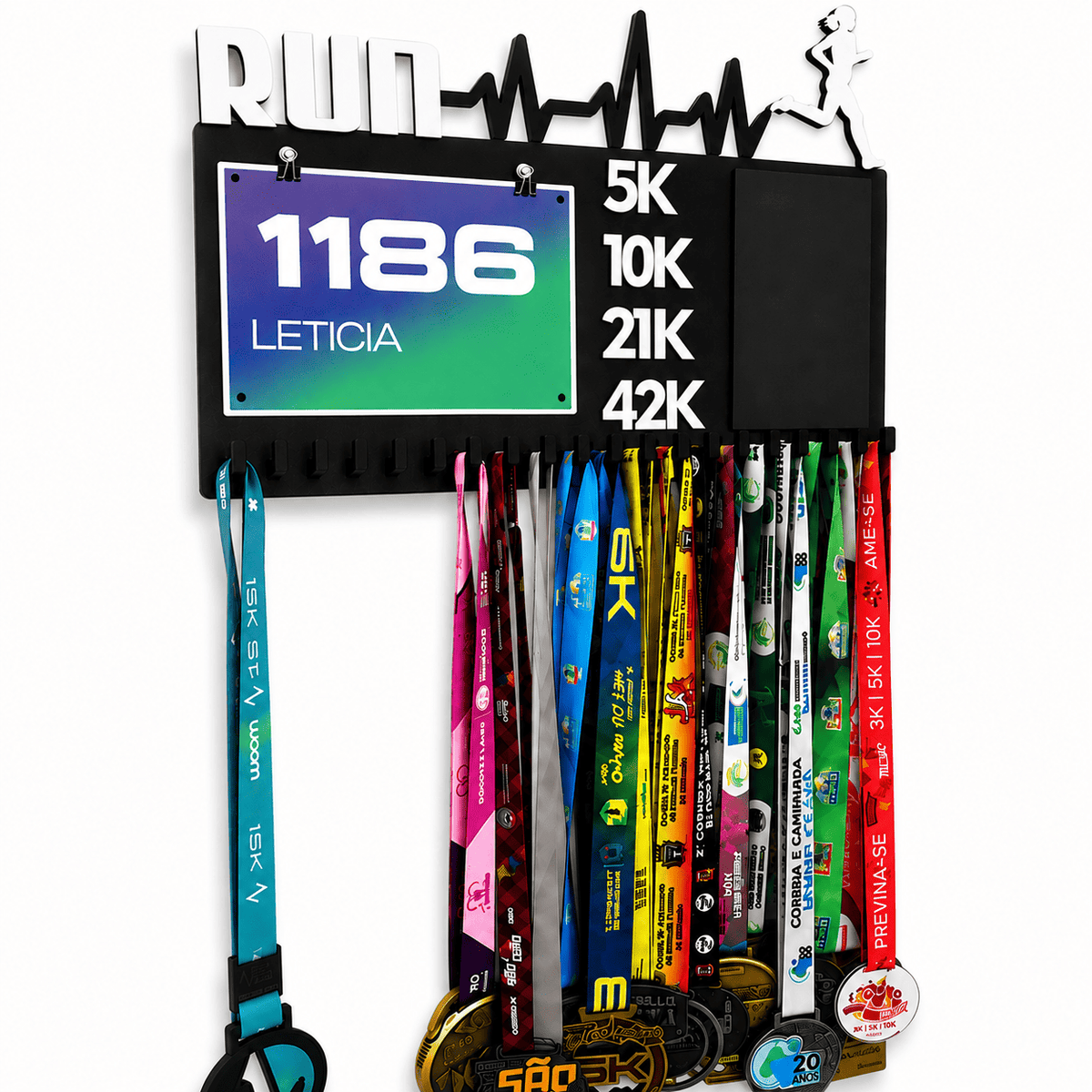 Kit de Porta-Medalhas MDF 3 em 1 Áreas Número Peito e Recorde  MySteps VictoryHanger® 50x30 cm Suporte Mais de 100 Medalhas + Giz de Lousa Parafusos e Buchas