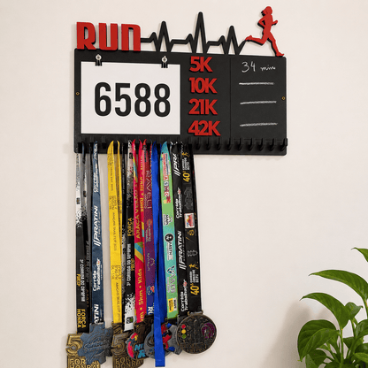 Kit de Porta-Medalhas MDF 3 em 1 Áreas Número Peito e Recorde  MySteps VictoryHanger® 50x30 cm Suporte Mais de 100 Medalhas + Giz de Lousa Parafusos e Buchas