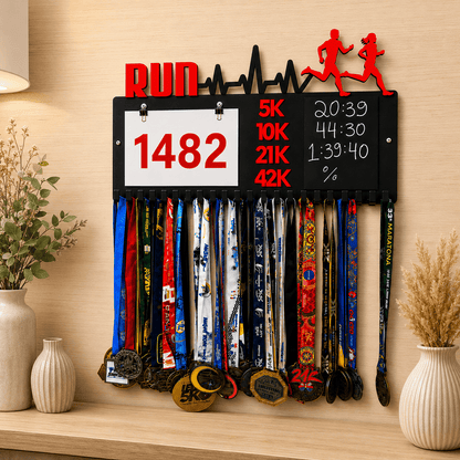 Kit de Porta-Medalhas MDF 3 em 1 Áreas Número Peito e Recorde  MySteps VictoryHanger® 50x30 cm Suporte Mais de 100 Medalhas + Giz de Lousa Parafusos e Buchas