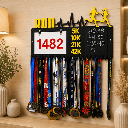 Kit de Porta-Medalhas MDF 3 em 1 Áreas Número Peito e Recorde  MySteps VictoryHanger® 50x30 cm Suporte Mais de 100 Medalhas + Giz de Lousa Parafusos e Buchas